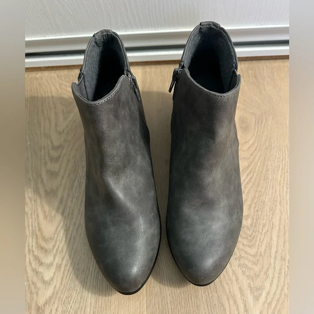 NWOT Esprit SZ 8 Gray Ankle Boots